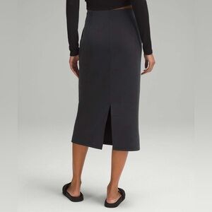 Lululemon Softstreme High-Rise Midi Skirt in Black Size 4 Athleisure Loungewear
